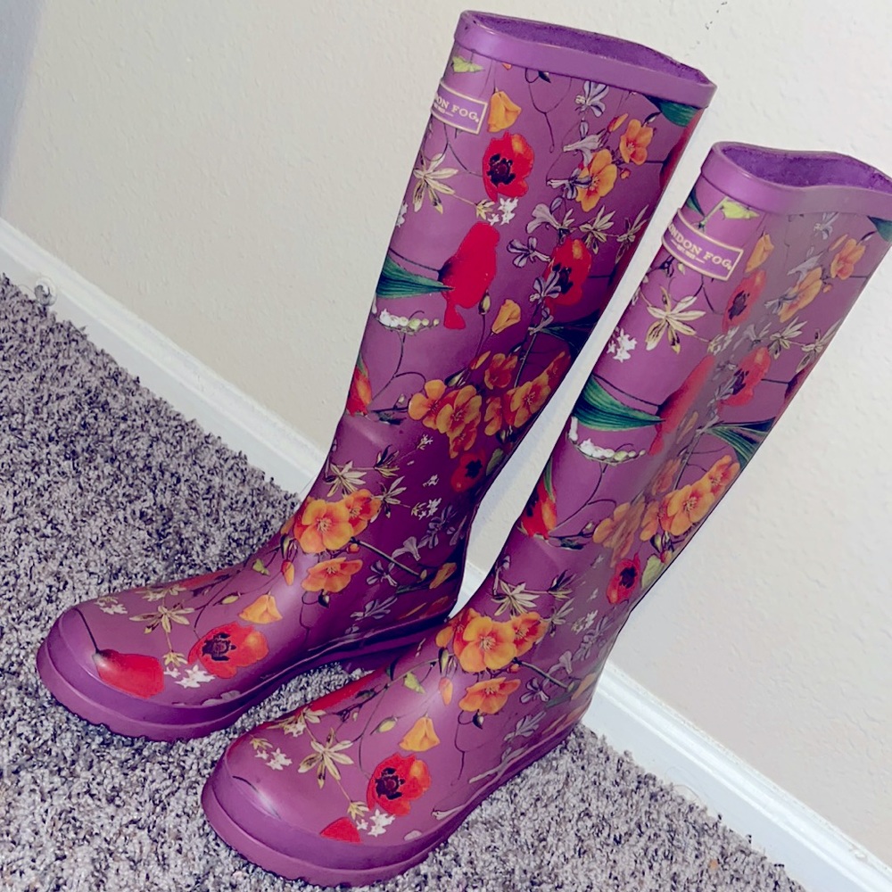 Beautifuuuul Floral print London Fog rain boots